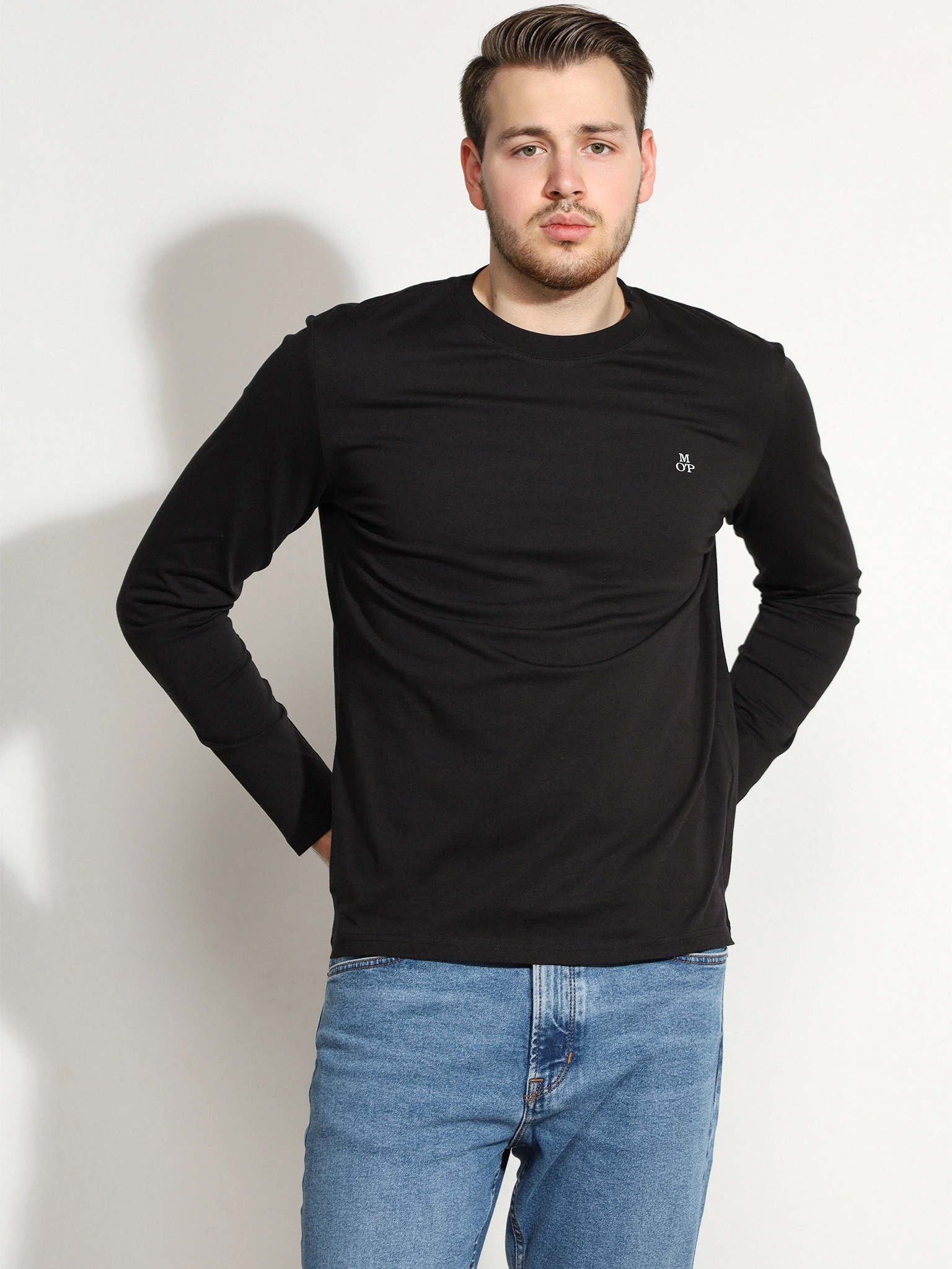 Футболка черного цвета с длинным рукавом из хлопка